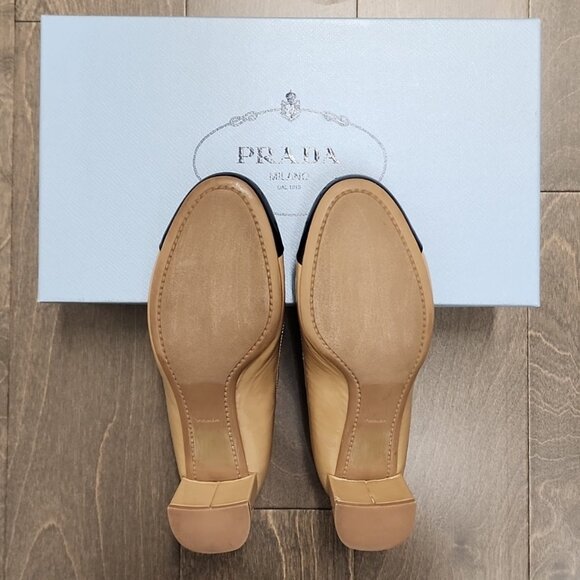 100% Authentic!! Prada Logo Black Beige Patent Block Heels Pumps - Picture 5 of 10